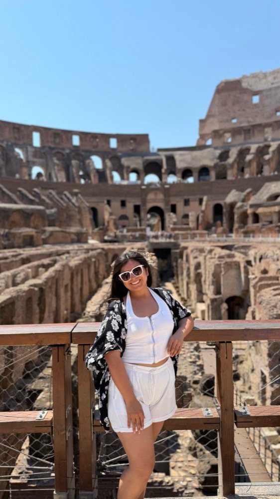 Mariel Cárdenas en el Coliseo de Roma
